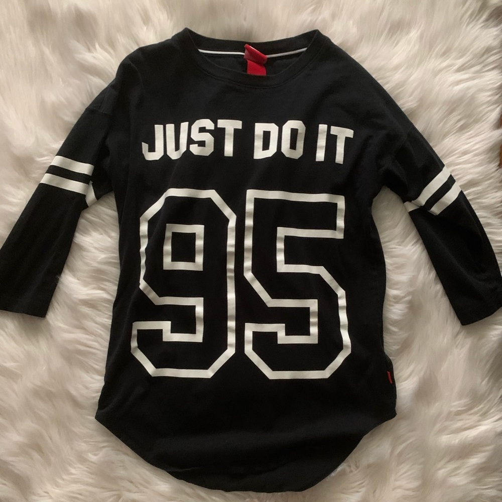 NIKE “JUST DO IT” 3/4 LENGTH SLEEVE SHIRT